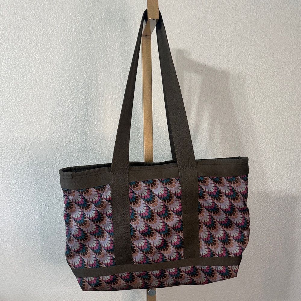 LeSportsac grey and Pink Patterned secure zip Tote - Picture 3 of 6